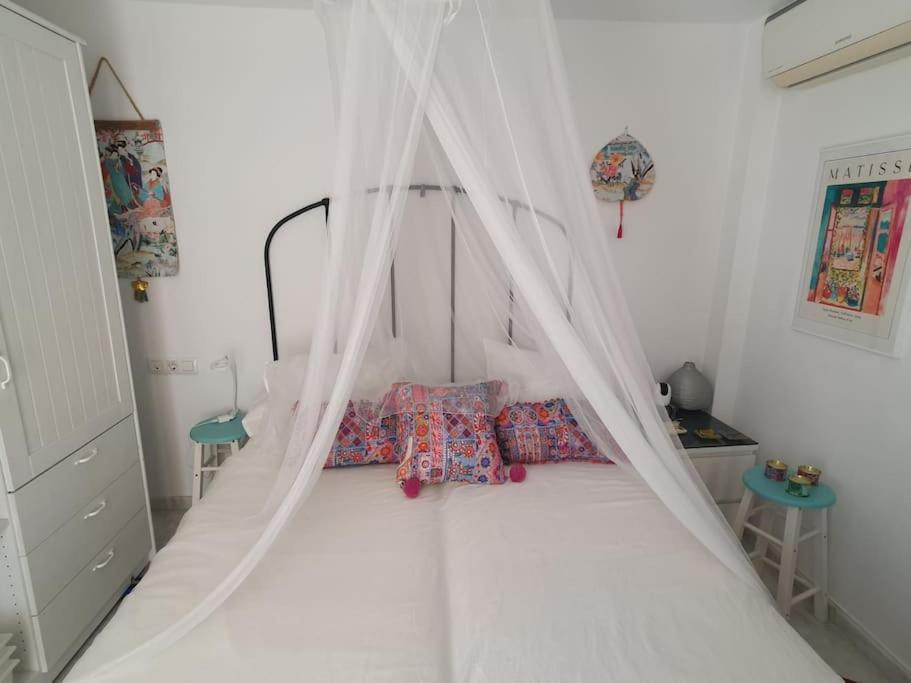 Atico Triana Con Terraza Apartamento Sevilha